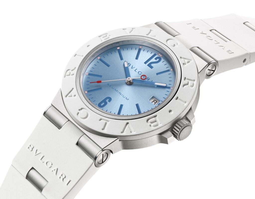 Bulgari Aluminium: l'icona sportiva si veste d'estate 10 Foto 4 Bvlgari 2026 Bvlgari Bvlgari Aluminium Blue 104309 01 dimensioni grandi