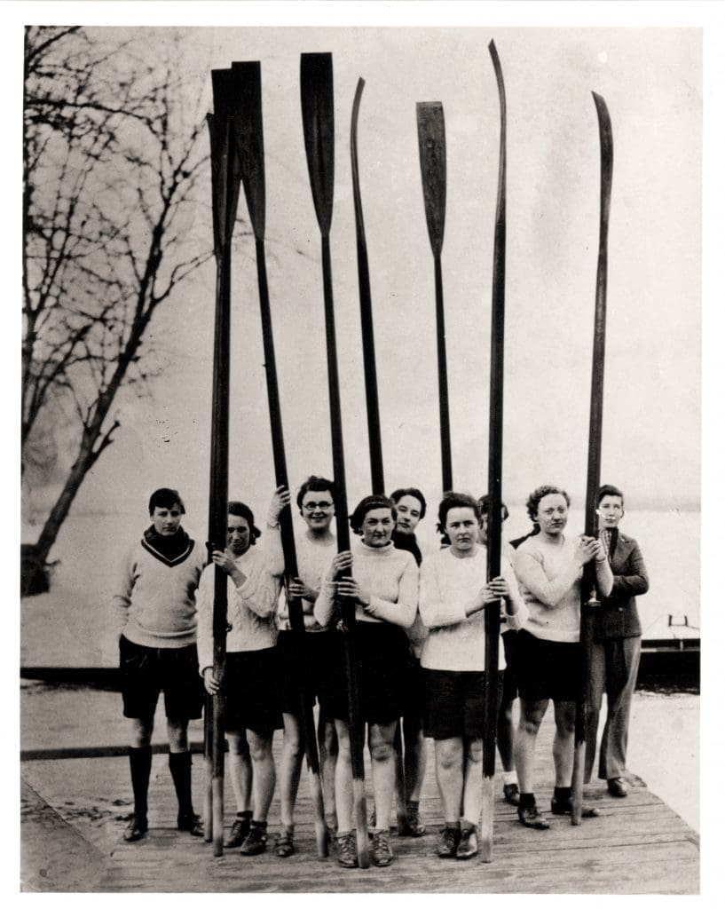 Chanel firma i nuovi trofei della Chanel J12 Boat Race nel centenario della gara femminile 9 1790770336494290330715019237650